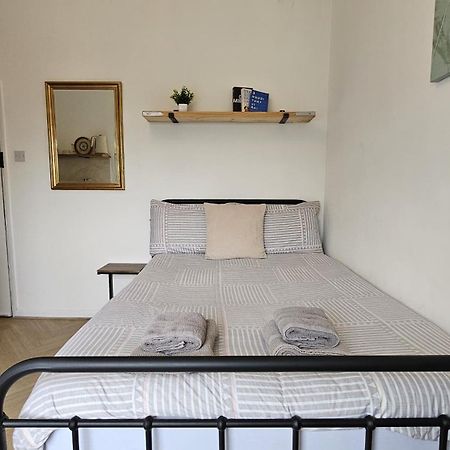 Newly Renovated Studios & Ensuite Rooms! - Camberwell Лондон Екстериор снимка