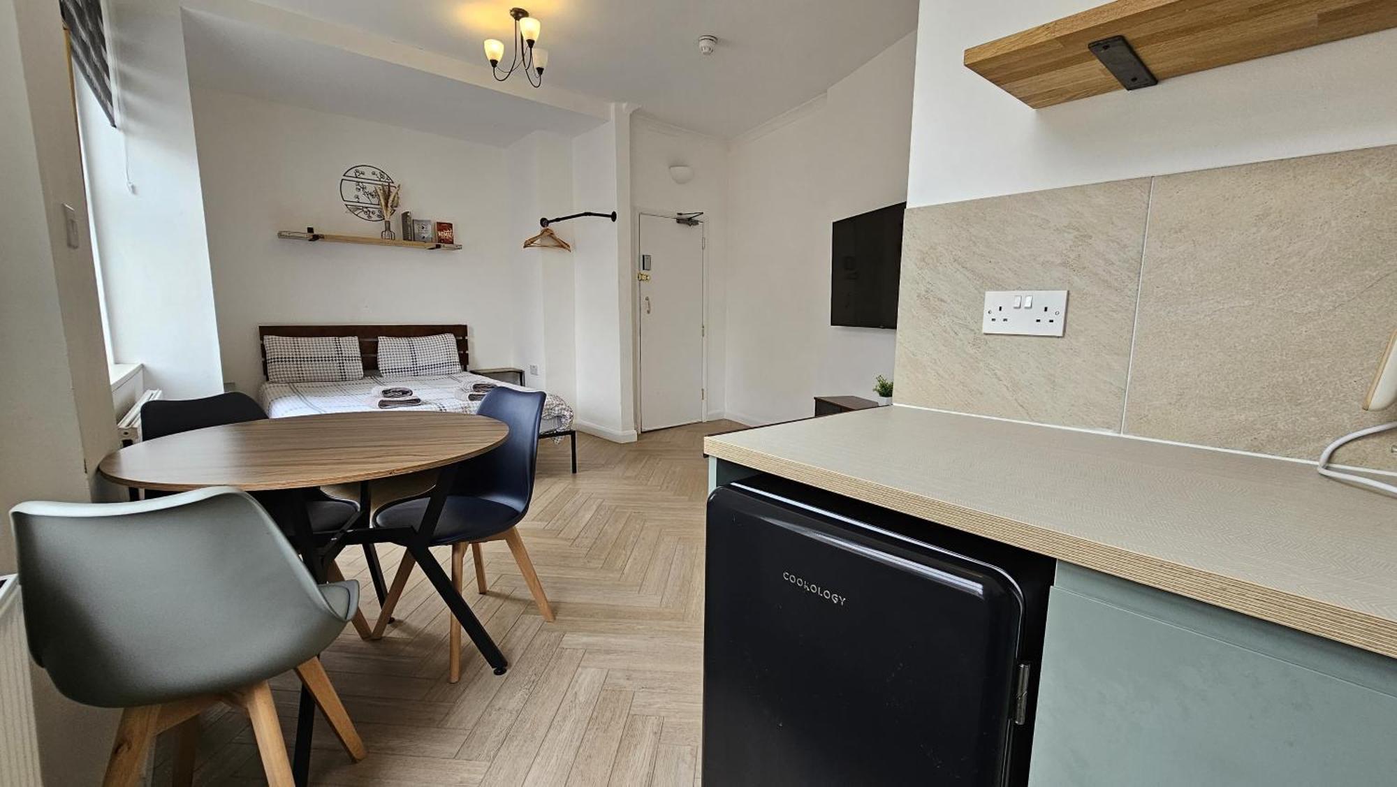 Newly Renovated Studios & Ensuite Rooms! - Camberwell Лондон Екстериор снимка