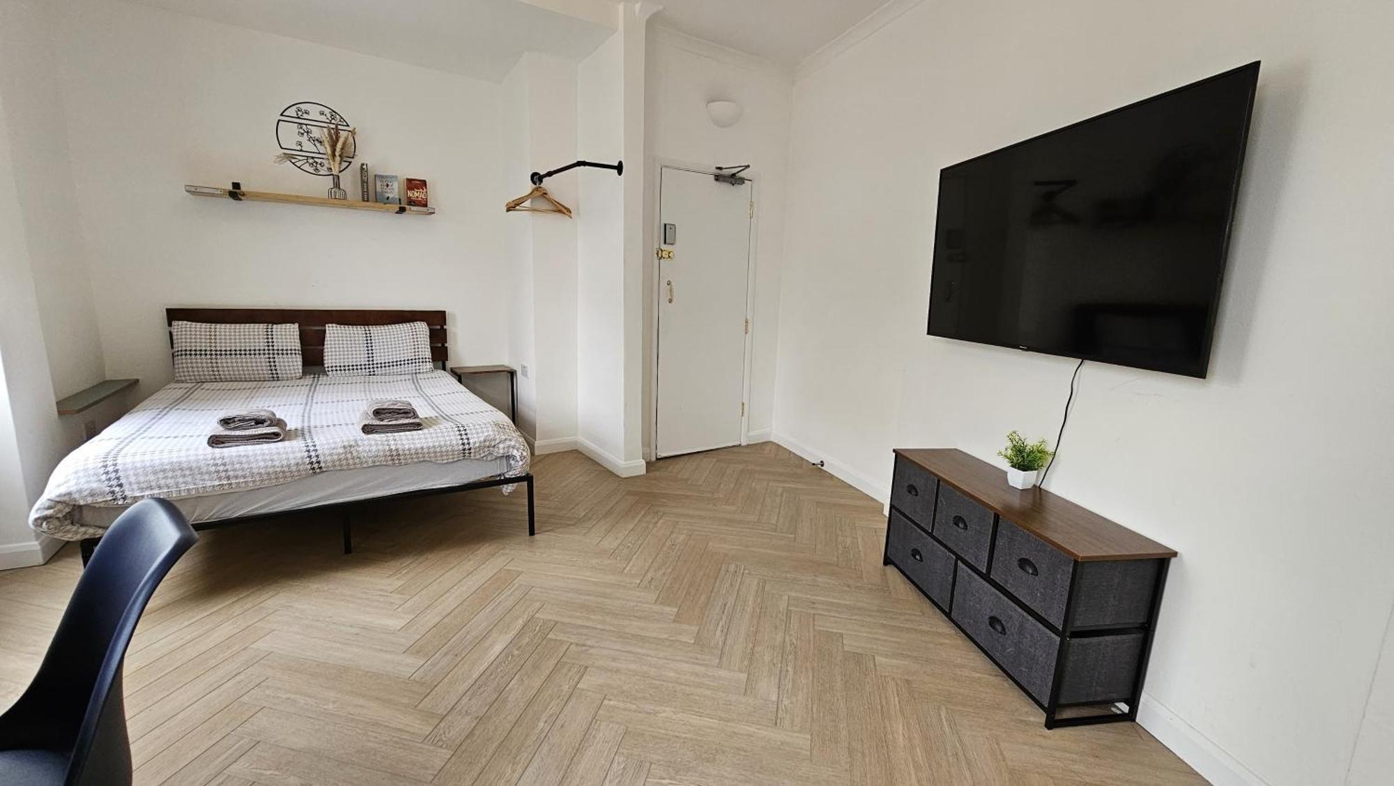 Newly Renovated Studios & Ensuite Rooms! - Camberwell Лондон Екстериор снимка