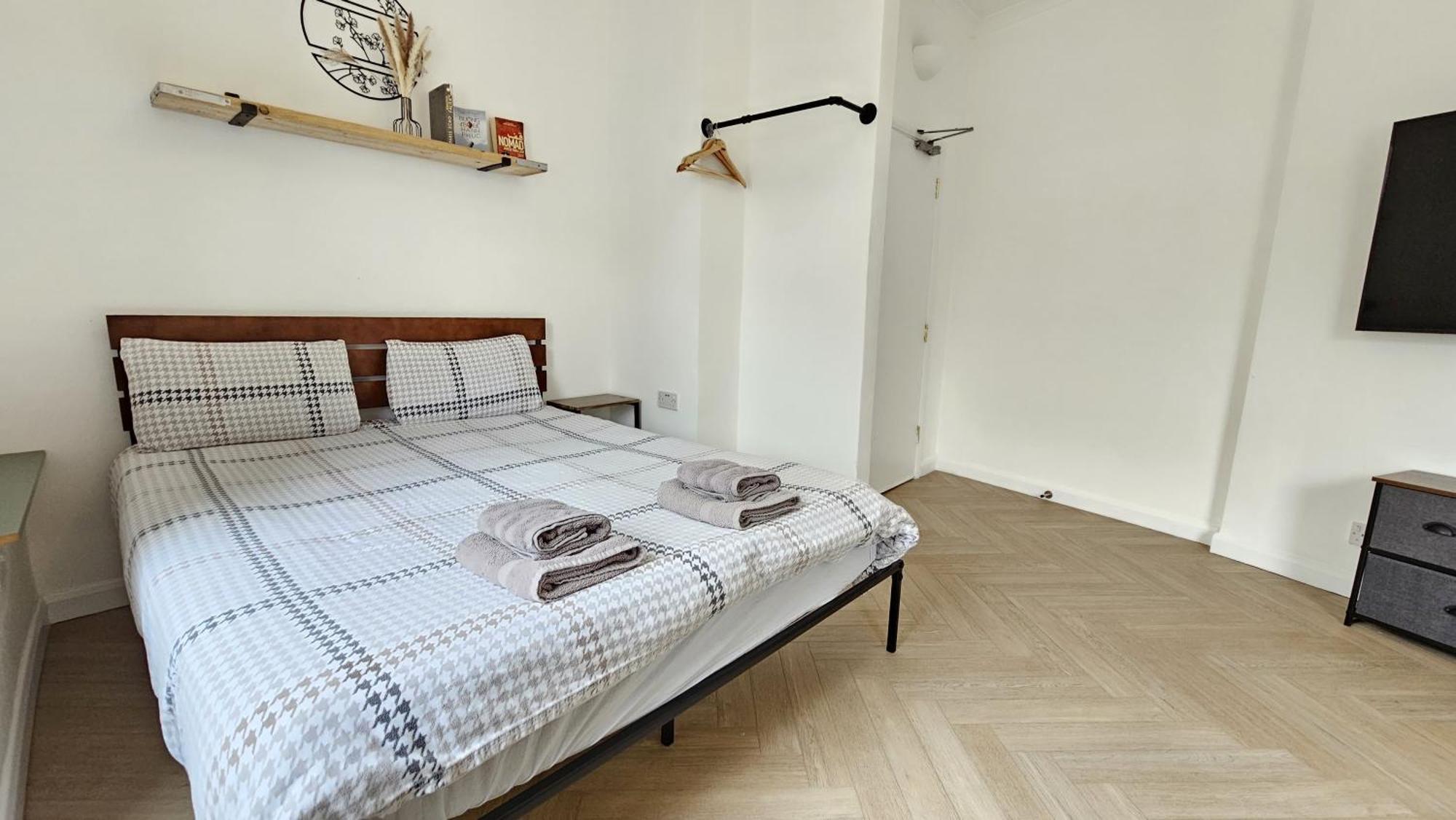 Newly Renovated Studios & Ensuite Rooms! - Camberwell Лондон Екстериор снимка