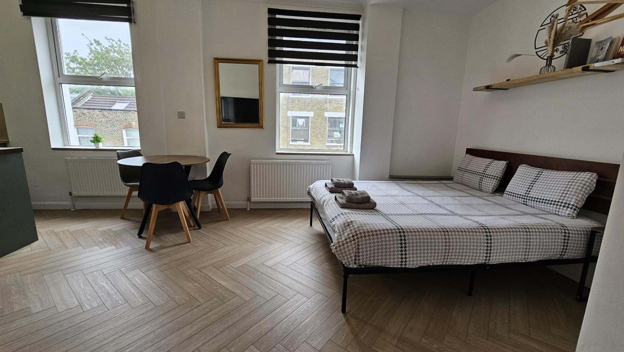 Newly Renovated Studios & Ensuite Rooms! - Camberwell Лондон Екстериор снимка