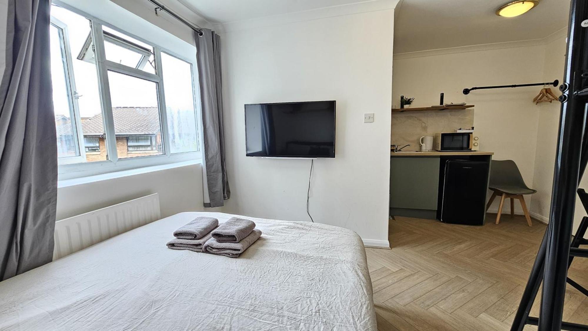 Newly Renovated Studios & Ensuite Rooms! - Camberwell Лондон Екстериор снимка