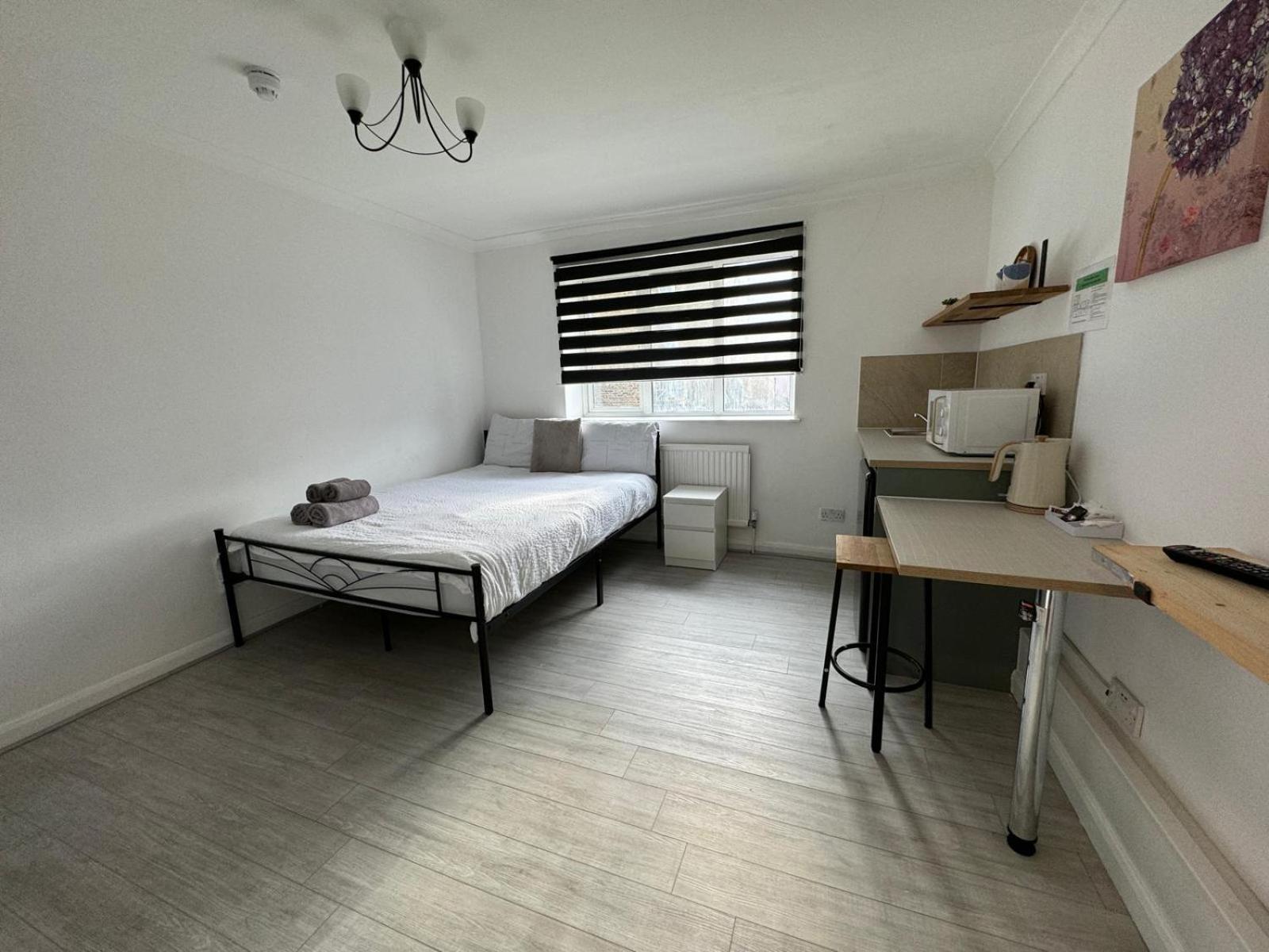 Newly Renovated Studios & Ensuite Rooms! - Camberwell Лондон Екстериор снимка
