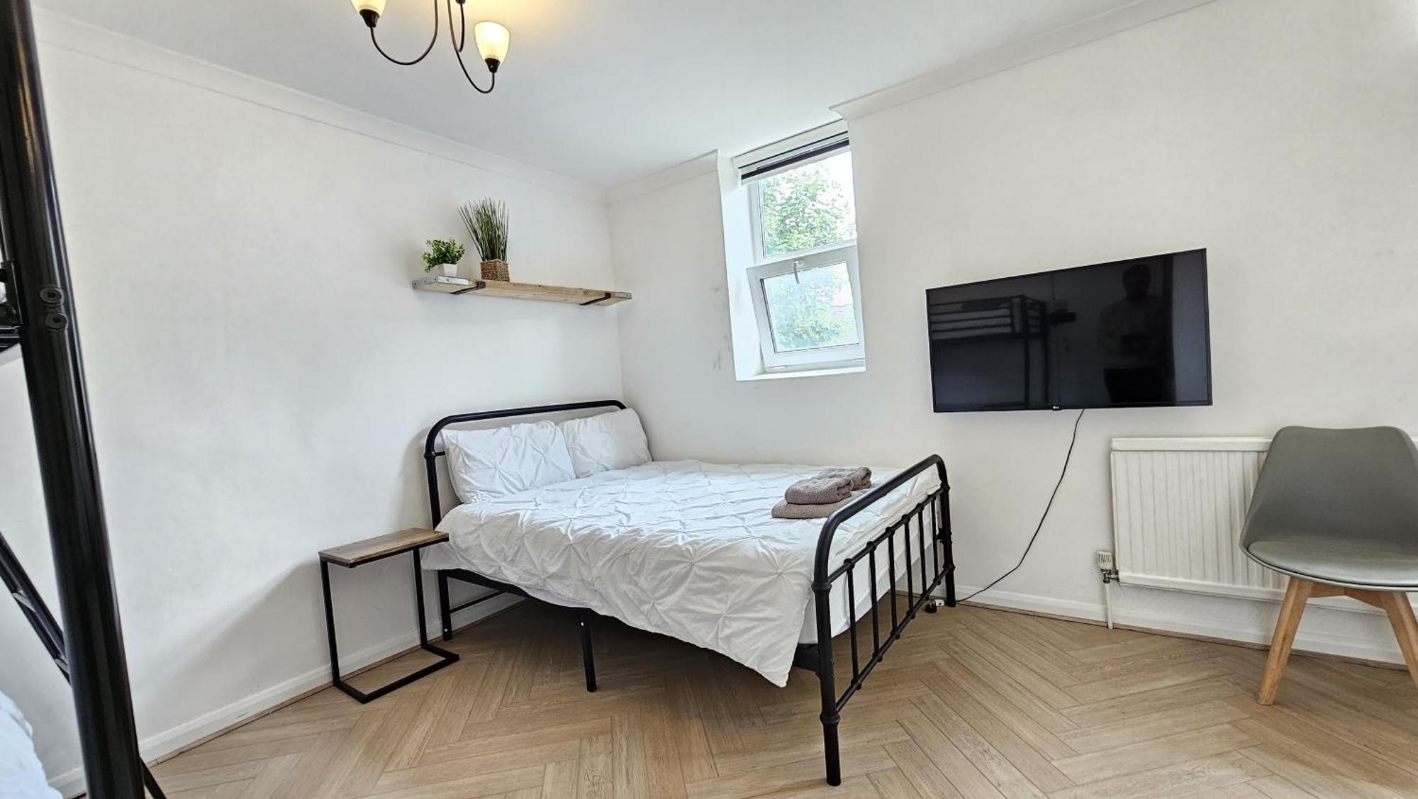 Newly Renovated Studios & Ensuite Rooms! - Camberwell Лондон Екстериор снимка