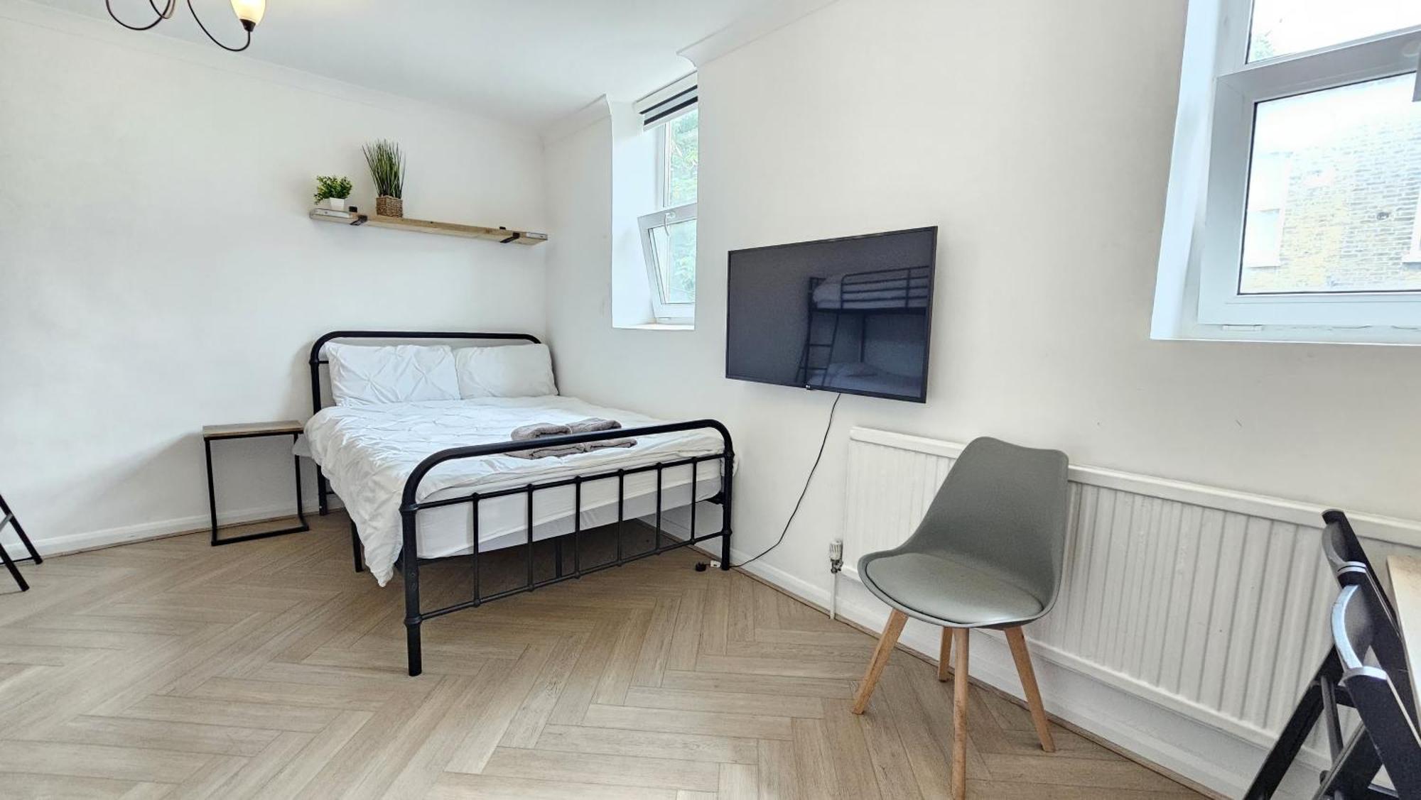 Newly Renovated Studios & Ensuite Rooms! - Camberwell Лондон Екстериор снимка