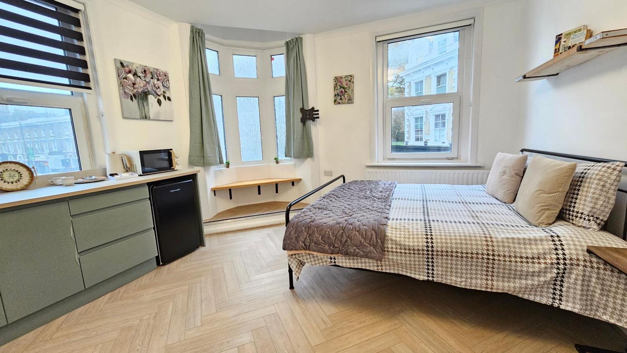 Newly Renovated Studios & Ensuite Rooms! - Camberwell Лондон Екстериор снимка