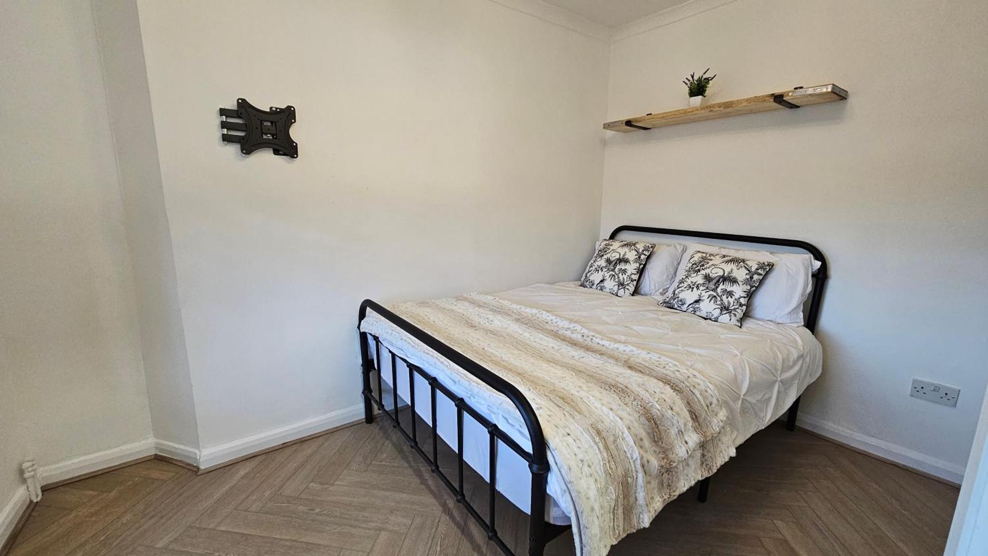 Newly Renovated Studios & Ensuite Rooms! - Camberwell Лондон Екстериор снимка