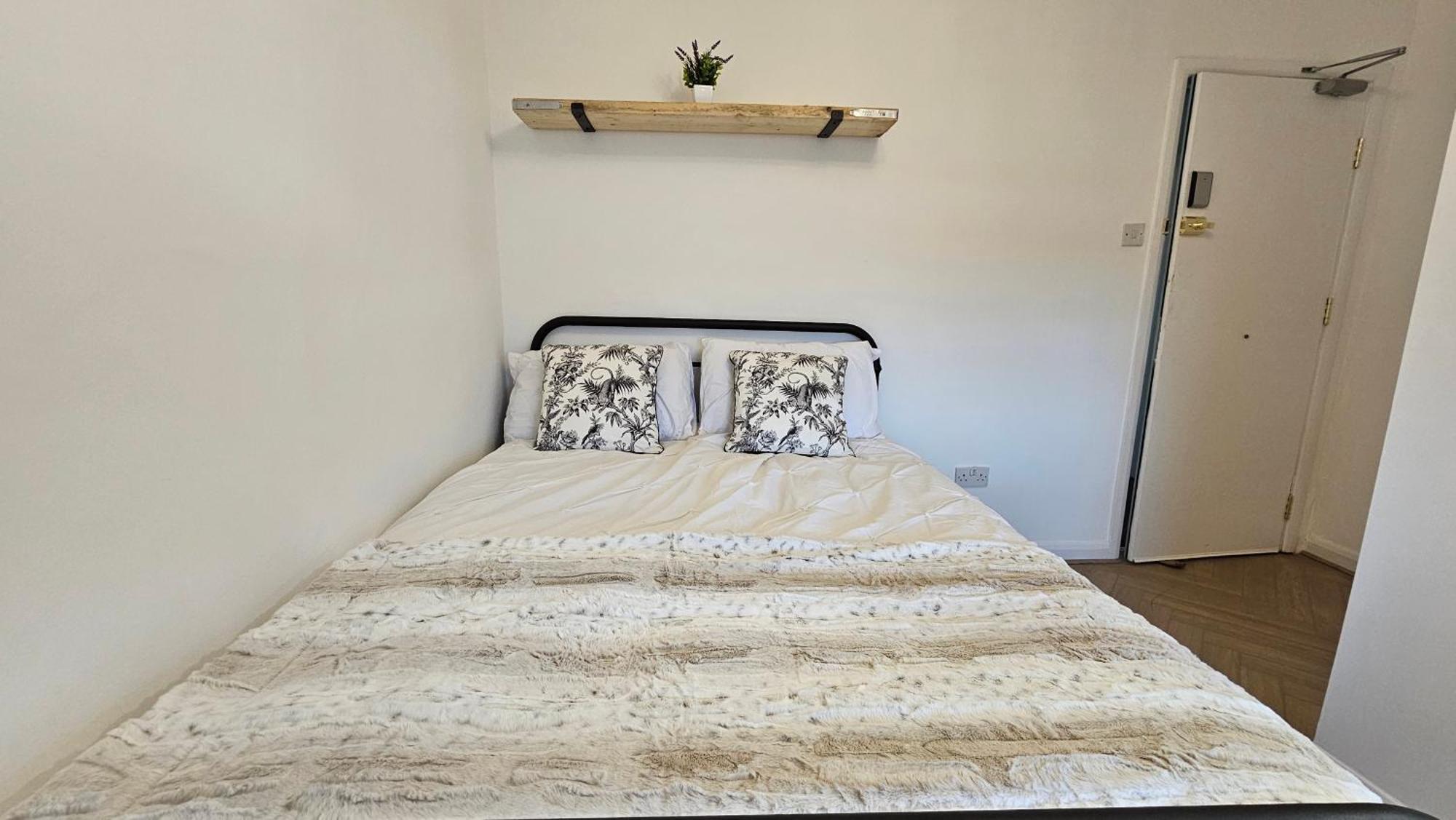 Newly Renovated Studios & Ensuite Rooms! - Camberwell Лондон Екстериор снимка