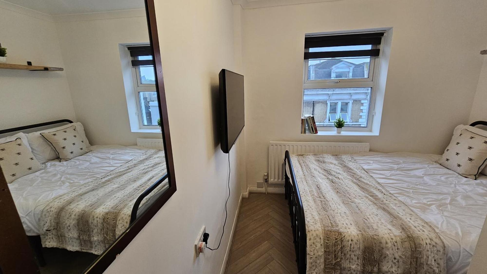 Newly Renovated Studios & Ensuite Rooms! - Camberwell Лондон Екстериор снимка