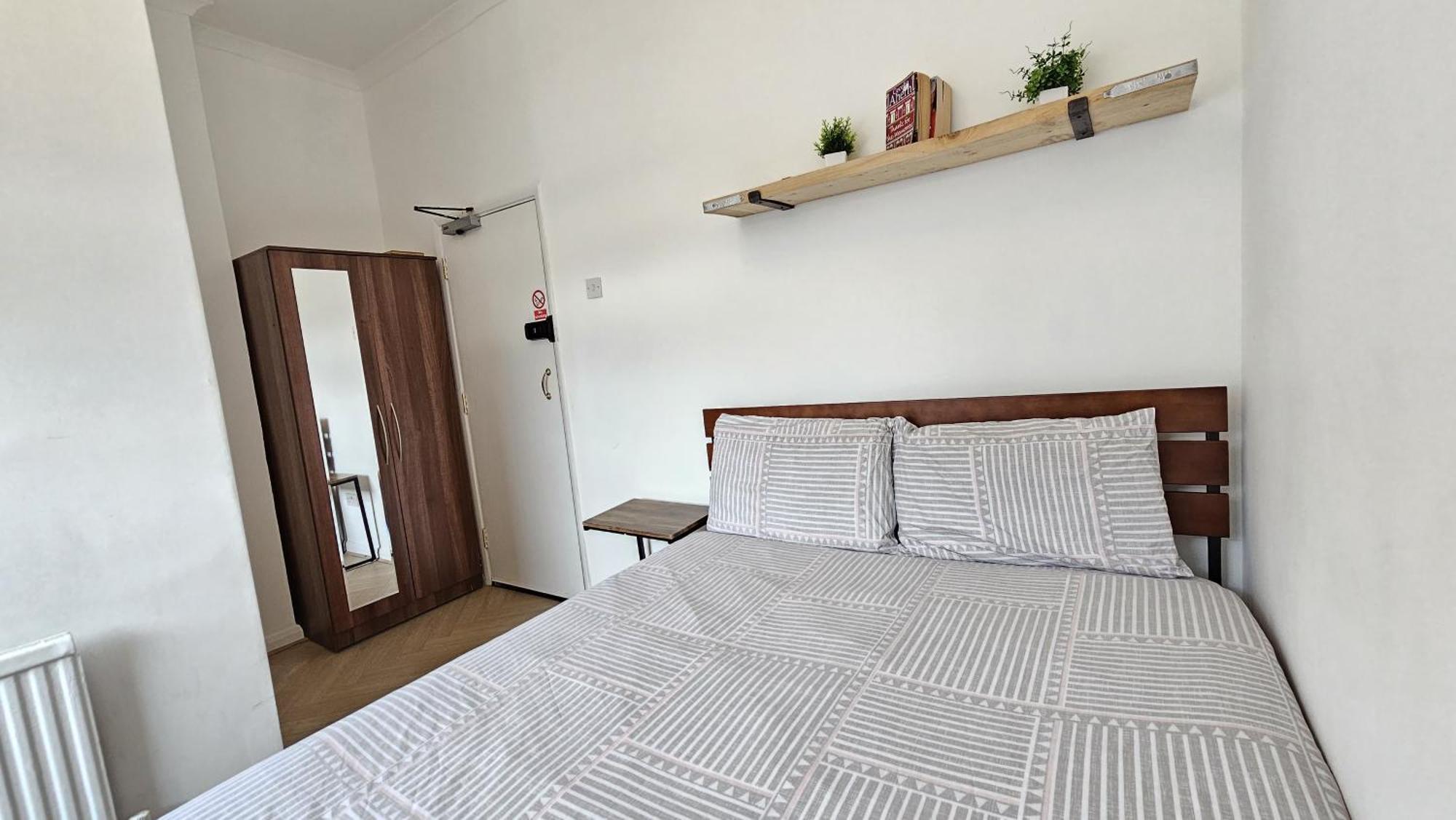 Newly Renovated Studios & Ensuite Rooms! - Camberwell Лондон Екстериор снимка