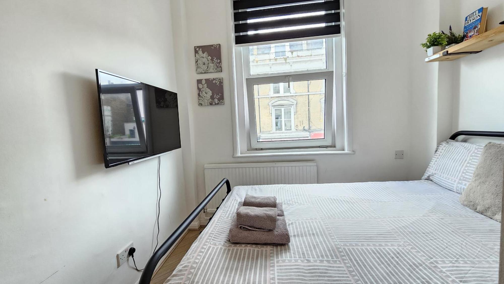 Newly Renovated Studios & Ensuite Rooms! - Camberwell Лондон Екстериор снимка