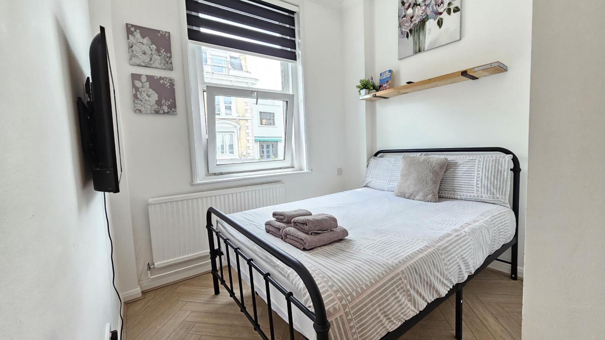 Newly Renovated Studios & Ensuite Rooms! - Camberwell Лондон Екстериор снимка